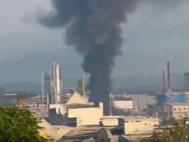 После обстрелов горит Докучаевск После обстрелов горит Докучаевск